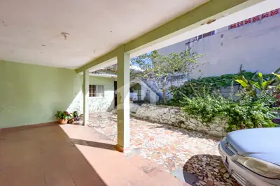 Casa - Térrea com Edícula com 2 dormitórios (sendo 0 suite(s)) a 1000,00 metros praia.