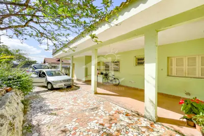 Casa - Térrea com Edícula com 2 dormitórios (sendo 0 suite(s)) a 1000,00 metros praia.