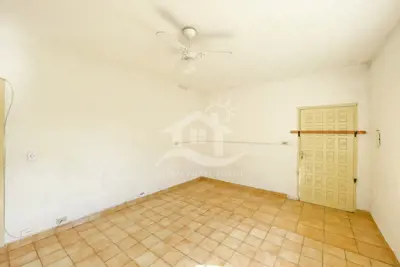 Casa - Térrea com Edícula com 2 dormitórios (sendo 0 suite(s)) a 1000,00 metros praia.
