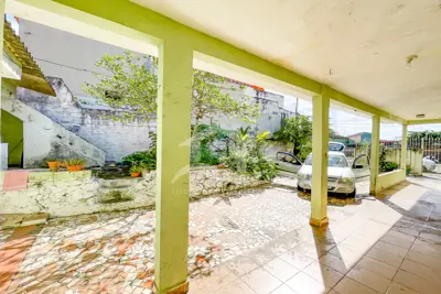 Casa - Térrea com Edícula com 2 dormitórios (sendo 0 suite(s)) a 1000,00 metros praia.