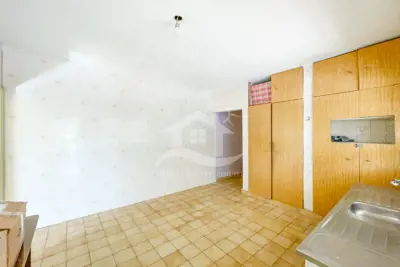Casa - Térrea com Edícula com 2 dormitórios (sendo 0 suite(s)) a 1000,00 metros praia.