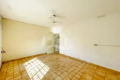 Casa - Térrea com Edícula com 2 dormitórios (sendo 0 suite(s)) a 1000,00 metros praia.