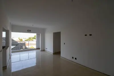 Apartamento - Amplo com 2 dormitórios (sendo 1 suite(s)) a 800,00 metros praia.