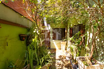 Casa - Térrea com piscina com 3 dormitórios (sendo 1 suite(s)) a 900,00 metros praia.