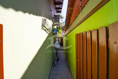 Casa - Térrea com piscina com 3 dormitórios (sendo 1 suite(s)) a 900,00 metros praia.