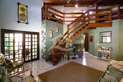 Casa - Térrea com piscina com 3 dormitórios (sendo 1 suite(s)) a 900,00 metros praia.