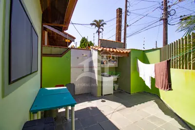Casa - Térrea com piscina com 3 dormitórios (sendo 1 suite(s)) a 900,00 metros praia.