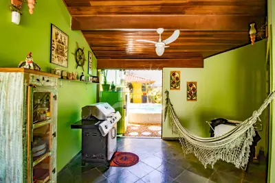 Casa - Térrea com piscina com 3 dormitórios (sendo 1 suite(s)) a 900,00 metros praia.