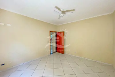 Casa - Sobrado Triplex com 4 dormitórios (sendo 1 suite(s)) a 200,00 metros praia.