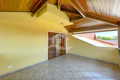 Casa - Sobrado Triplex com 4 dormitórios (sendo 1 suite(s)) a 200,00 metros praia.