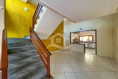 Casa - Sobrado Triplex com 4 dormitórios (sendo 1 suite(s)) a 200,00 metros praia.