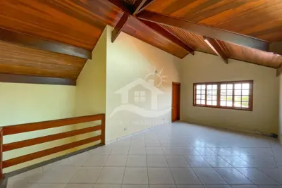 Casa - Sobrado Triplex com 4 dormitórios (sendo 1 suite(s)) a 200,00 metros praia.