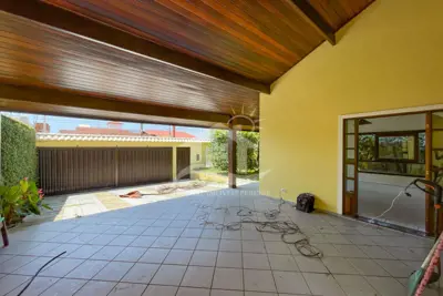 Casa - Sobrado Triplex com 4 dormitórios (sendo 1 suite(s)) a 200,00 metros praia.