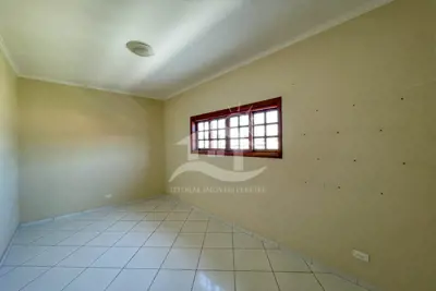 Casa - Sobrado Triplex com 4 dormitórios (sendo 1 suite(s)) a 200,00 metros praia.