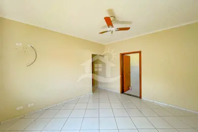 Casa - Sobrado Triplex com 4 dormitórios (sendo 1 suite(s)) a 200,00 metros praia.
