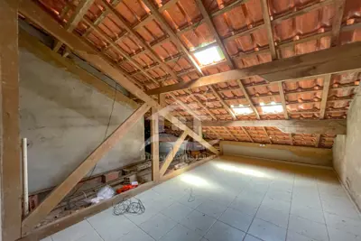 Casa - Sobrado Triplex com 4 dormitórios (sendo 1 suite(s)) a 200,00 metros praia.