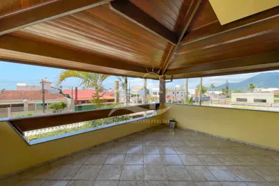 Casa - Sobrado Triplex com 4 dormitórios (sendo 1 suite(s)) a 200,00 metros praia.