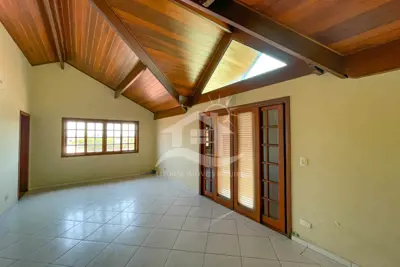 Casa - Sobrado Triplex com 4 dormitórios (sendo 1 suite(s)) a 200,00 metros praia.