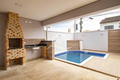 Casa - Térrea com 3 dormitórios (sendo 1 suite(s)) a 800,00 metros praia.