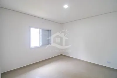 Casa - Térrea com 3 dormitórios (sendo 1 suite(s)) a 800,00 metros praia.