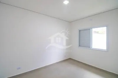 Casa - Térrea com 3 dormitórios (sendo 1 suite(s)) a 800,00 metros praia.