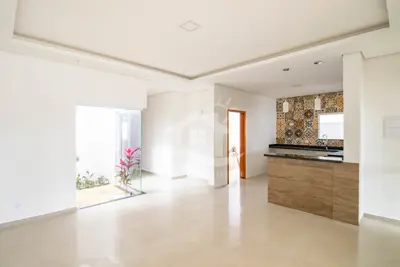 Casa - Térrea com 3 dormitórios (sendo 1 suite(s)) a 800,00 metros praia.