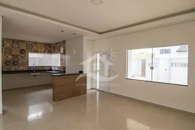 Casa - Térrea com 3 dormitórios (sendo 1 suite(s)) a 800,00 metros praia.