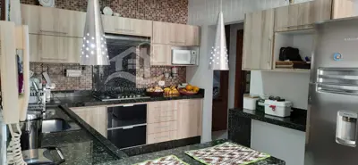 Casa - Sobrado com 4 dormitórios (sendo 1 suite(s)) a 800,00 metros praia.