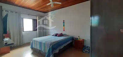 Casa - Sobrado com 4 dormitórios (sendo 1 suite(s)) a 800,00 metros praia.