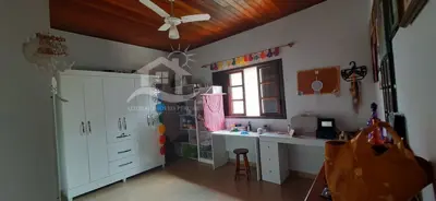 Casa - Sobrado com 4 dormitórios (sendo 1 suite(s)) a 800,00 metros praia.