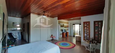 Casa - Sobrado com 4 dormitórios (sendo 1 suite(s)) a 800,00 metros praia.