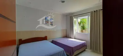 Casa - Sobrado com 4 dormitórios (sendo 1 suite(s)) a 800,00 metros praia.