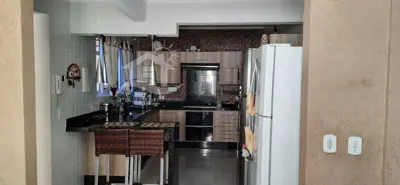 Casa - Sobrado com 4 dormitórios (sendo 1 suite(s)) a 800,00 metros praia.