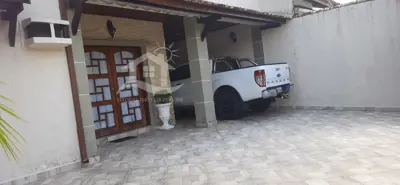 Casa - Sobrado com 4 dormitórios (sendo 1 suite(s)) a 800,00 metros praia.