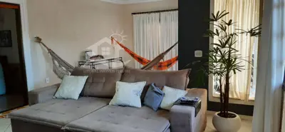 Casa - Sobrado com 4 dormitórios (sendo 1 suite(s)) a 800,00 metros praia.