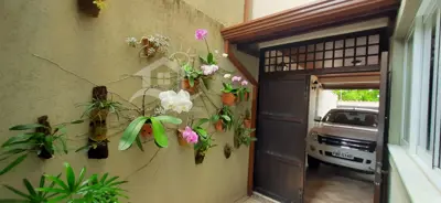 Casa - Sobrado com 4 dormitórios (sendo 1 suite(s)) a 800,00 metros praia.