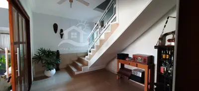 Casa - Sobrado com 4 dormitórios (sendo 1 suite(s)) a 800,00 metros praia.