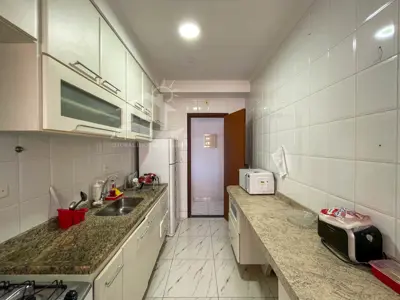 Apartamento - Amplo com 3 dormitórios (sendo 1 suite(s)) a 400,00 metros praia.