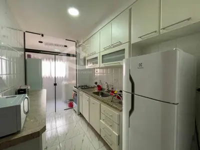 Apartamento - Amplo com 3 dormitórios (sendo 1 suite(s)) a 400,00 metros praia.