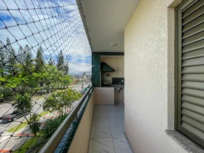 Apartamento - Amplo com 3 dormitórios (sendo 1 suite(s)) a 400,00 metros praia.