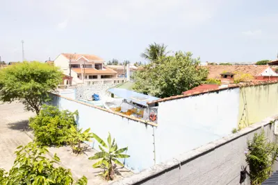 Casa - Sobrado com 5 dormitórios (sendo 5 suite(s)) a 600,00 metros praia.