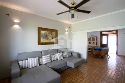 Casa - Sobrado com 5 dormitórios (sendo 5 suite(s)) a 600,00 metros praia.