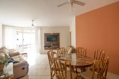 Apartamento - Amplo com 3 dormitórios (sendo 1 suite(s)) a 200,00 metros praia.