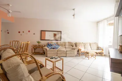 Apartamento - Amplo com 3 dormitórios (sendo 1 suite(s)) a 200,00 metros praia.