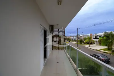 Casa - Assobradada com 4 dormitórios (sendo 4 suite(s)) a 1,00 metros praia.