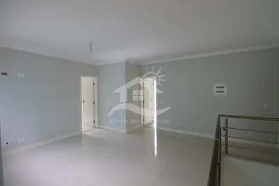 Casa - Assobradada com 4 dormitórios (sendo 4 suite(s)) a 1,00 metros praia.