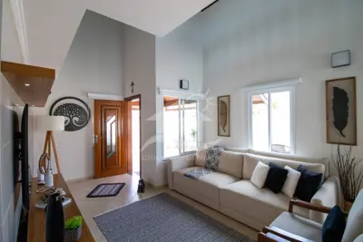 Casa - Sobrado com 3 quartos (sendo 3 suite(s)) a 200,00 metros praia.