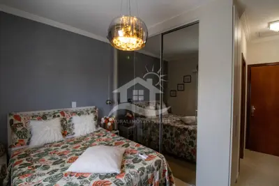 Casa - Sobrado com 3 quartos (sendo 3 suite(s)) a 200,00 metros praia.
