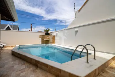 Casa - Sobrado com 3 quartos (sendo 3 suite(s)) a 200,00 metros praia.