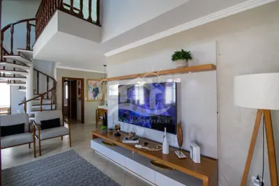 Casa - Sobrado com 3 quartos (sendo 3 suite(s)) a 200,00 metros praia.